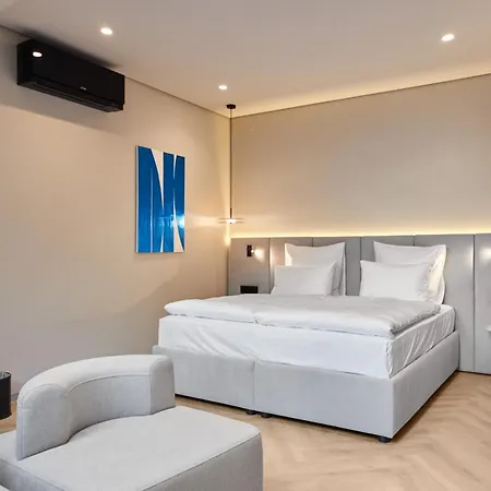 Laudon 4*