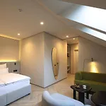 Laudon 4*